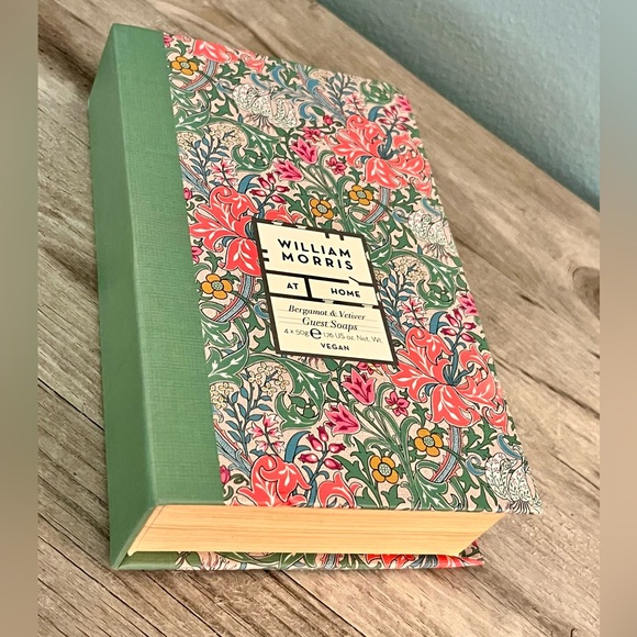 William Morris At Home Collection Bergamot and Vetiver Guest Soaps. - Picture 2 of 6